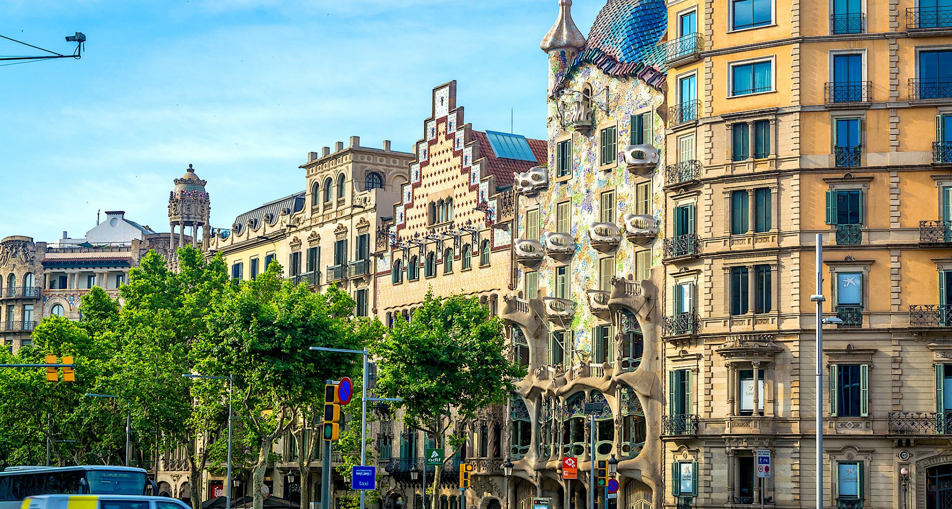 Ciudad con bloques de pisos